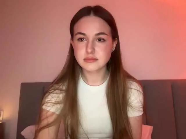 Discover our girls online shows and discover the company of countless livestreamers, with stunning shapes, sex toys and more.