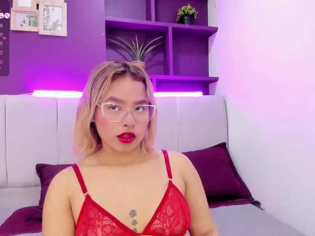 Discover our girls online shows and discover the company of countless livestreamers, with stunning shapes, sex toys and more.