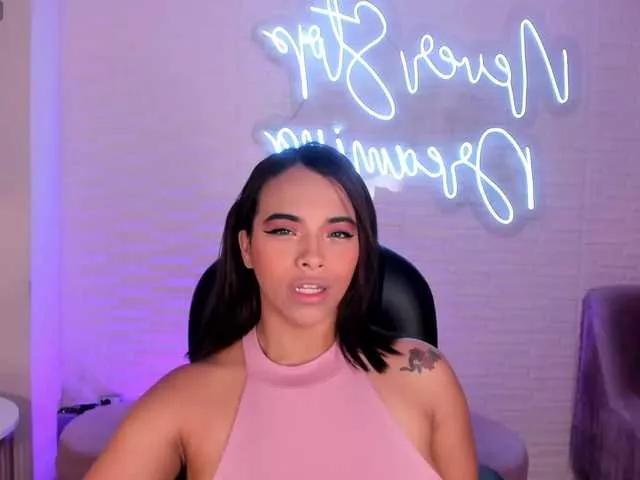 Discover our girls online shows and discover the company of countless livestreamers, with stunning shapes, sex toys and more.