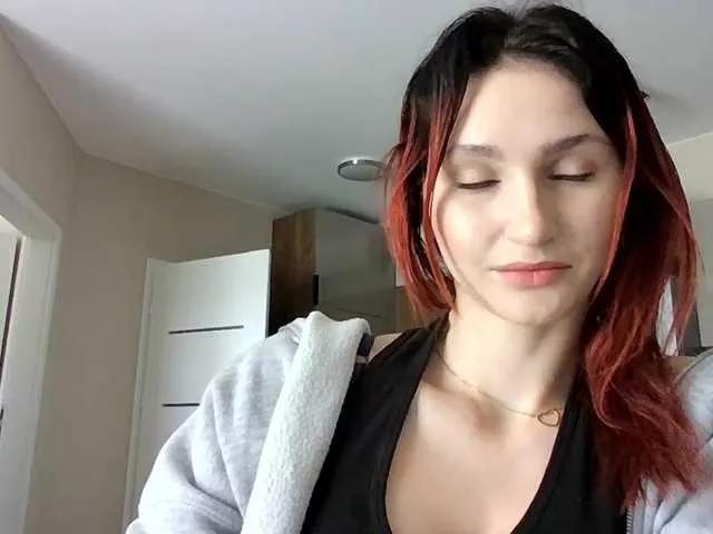 Discover our girls online shows and discover the company of countless livestreamers, with stunning shapes, sex toys and more.