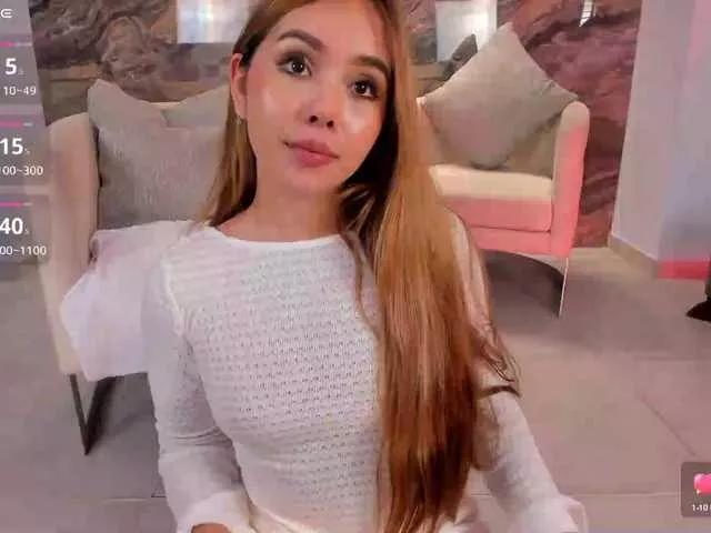 Discover our girls online shows and discover the company of countless livestreamers, with stunning shapes, sex toys and more.