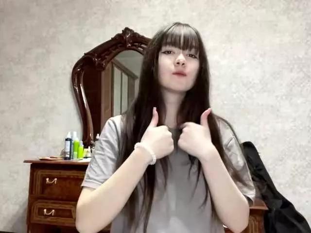 Discover our girls online shows and discover the company of countless livestreamers, with stunning shapes, sex toys and more.