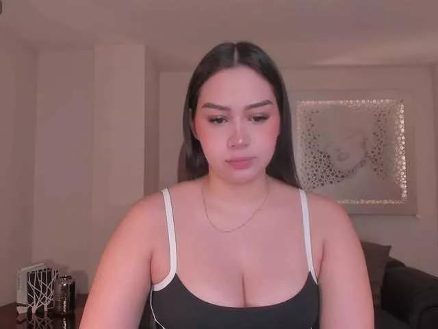 Discover our girls online shows and discover the company of countless livestreamers, with stunning shapes, sex toys and more.