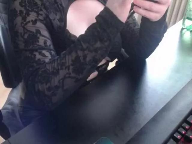 Discover our girls online shows and discover the company of countless livestreamers, with stunning shapes, sex toys and more.