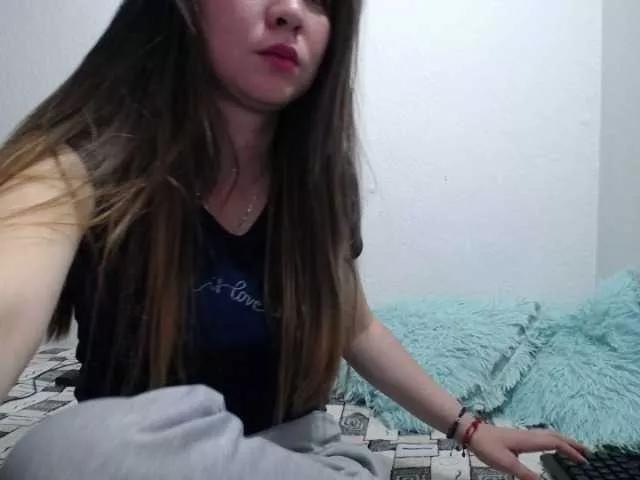 Discover our girls online shows and discover the company of countless livestreamers, with stunning shapes, sex toys and more.