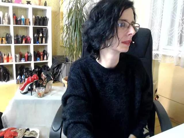 Discover our girls online shows and discover the company of countless livestreamers, with stunning shapes, sex toys and more.