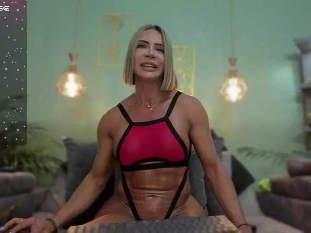 Discover our girls online shows and discover the company of countless livestreamers, with stunning shapes, sex toys and more.