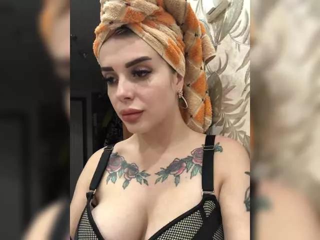 Discover our girls online shows and discover the company of countless livestreamers, with stunning shapes, sex toys and more.