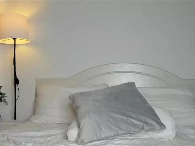 Cinnamon-Lips from BongaCams