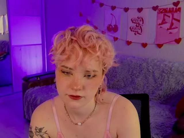 Discover our girls online shows and discover the company of countless livestreamers, with stunning shapes, sex toys and more.