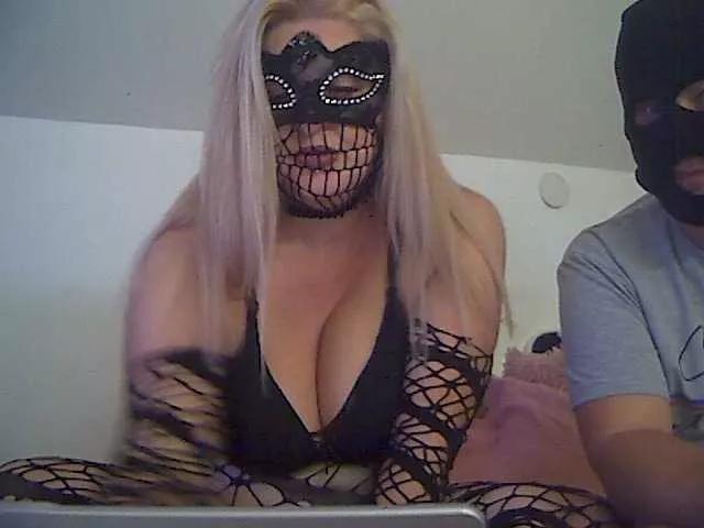 Discover our girls online shows and discover the company of countless livestreamers, with stunning shapes, sex toys and more.