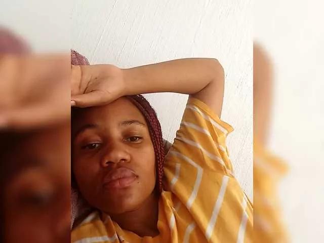 Creamyyellowxxx from BongaCams is Freechat