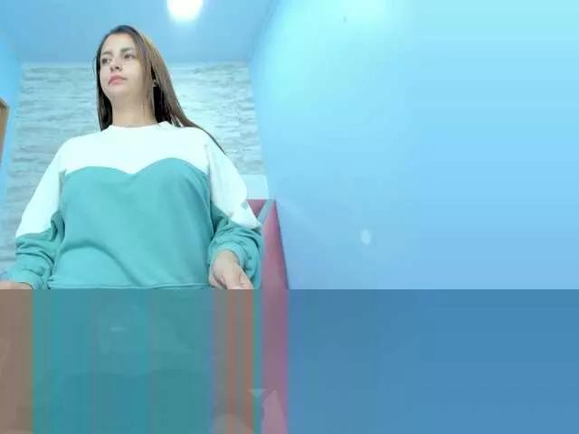Discover our girls online shows and discover the company of countless livestreamers, with stunning shapes, sex toys and more.