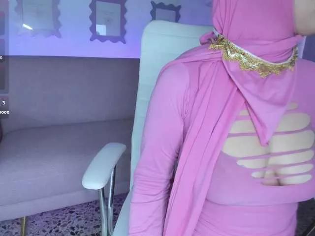 Discover our girls online shows and discover the company of countless livestreamers, with stunning shapes, sex toys and more.