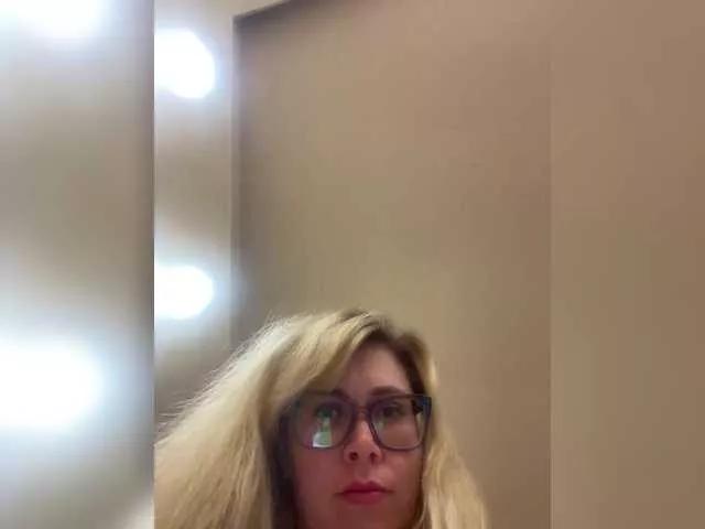 Crystal00Girl from BongaCams is Freechat