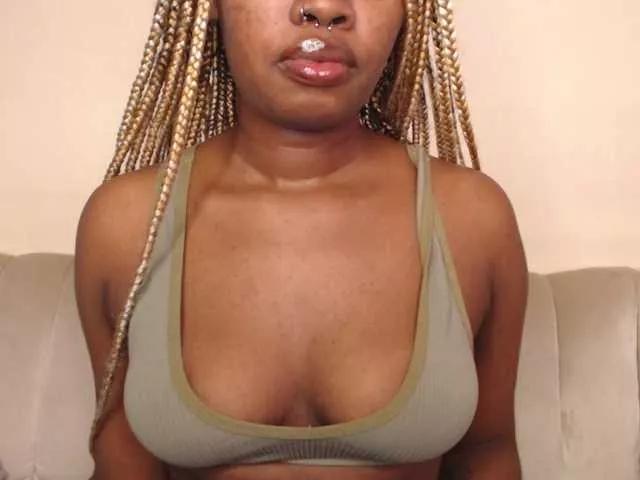 Curvyblaire18 webcams show profile image 