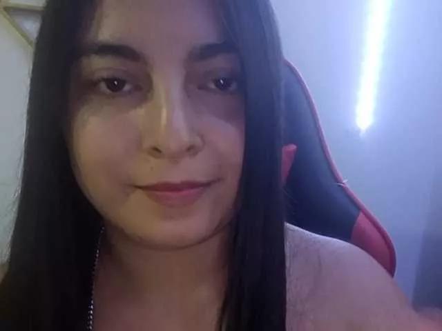Discover our girls online shows and discover the company of countless livestreamers, with stunning shapes, sex toys and more.