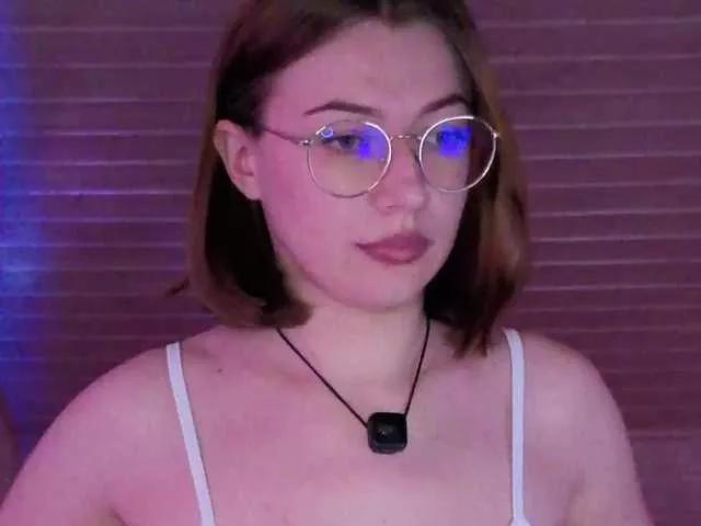 Discover our girls online shows and discover the company of countless livestreamers, with stunning shapes, sex toys and more.