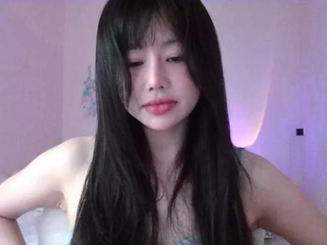 Discover our girls online shows and discover the company of countless livestreamers, with stunning shapes, sex toys and more.