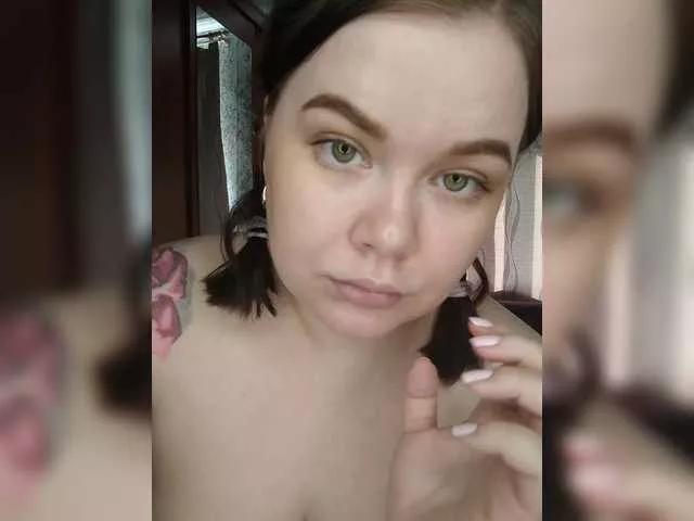 Discover our girls online shows and discover the company of countless livestreamers, with stunning shapes, sex toys and more.