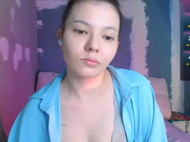 Discover our girls online shows and discover the company of countless livestreamers, with stunning shapes, sex toys and more.