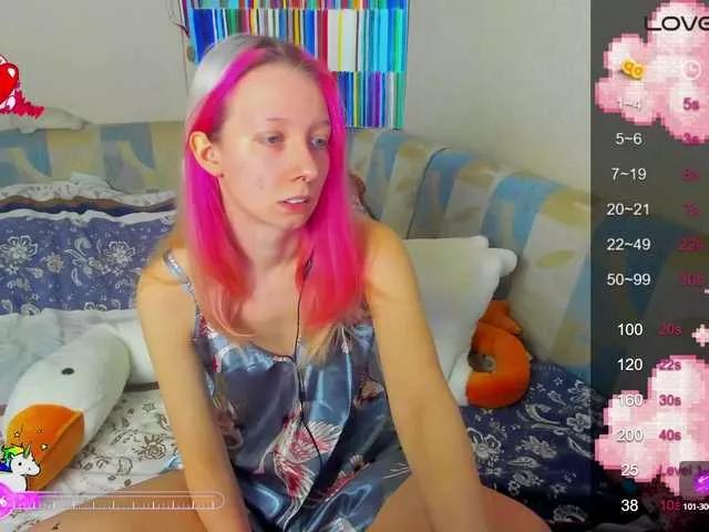 Discover our girls online shows and discover the company of countless livestreamers, with stunning shapes, sex toys and more.
