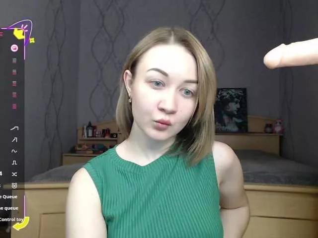Discover our girls online shows and discover the company of countless livestreamers, with stunning shapes, sex toys and more.