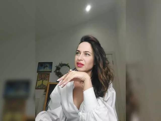 Discover our girls online shows and discover the company of countless livestreamers, with stunning shapes, sex toys and more.