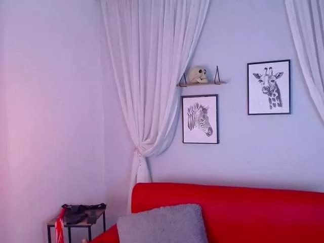 Discover our girls online shows and discover the company of countless livestreamers, with stunning shapes, sex toys and more.