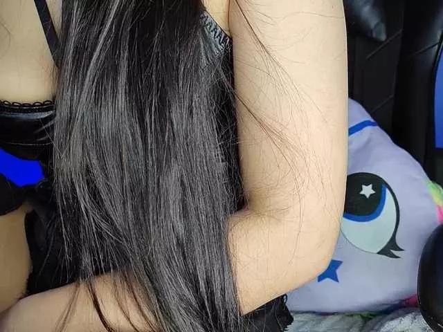 deeluna from BongaCams