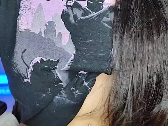 deeluna from BongaCams