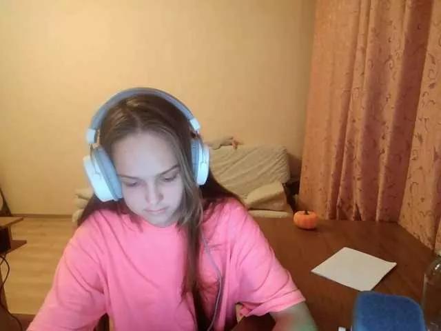 Discover our girls online shows and discover the company of countless livestreamers, with stunning shapes, sex toys and more.