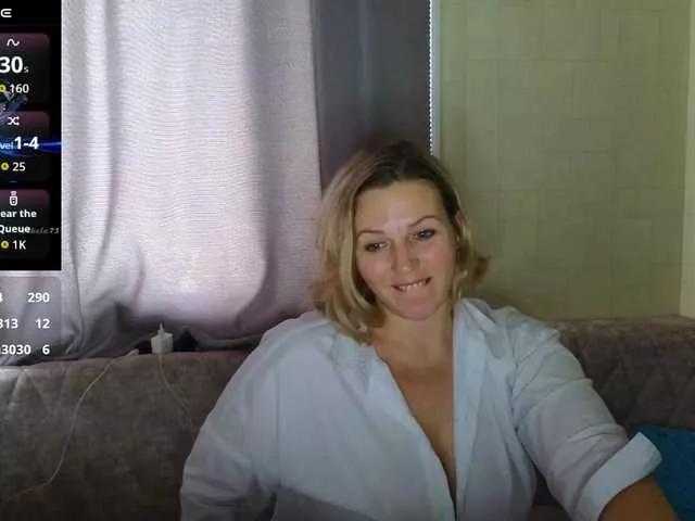 Discover our girls online shows and discover the company of countless livestreamers, with stunning shapes, sex toys and more.