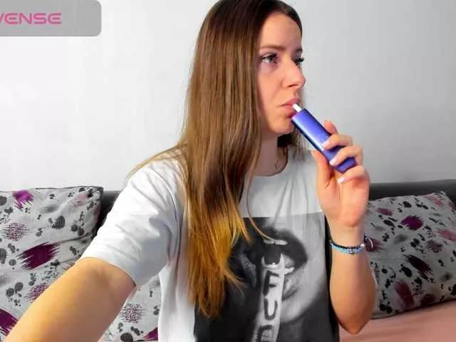 Discover our girls online shows and discover the company of countless livestreamers, with stunning shapes, sex toys and more.