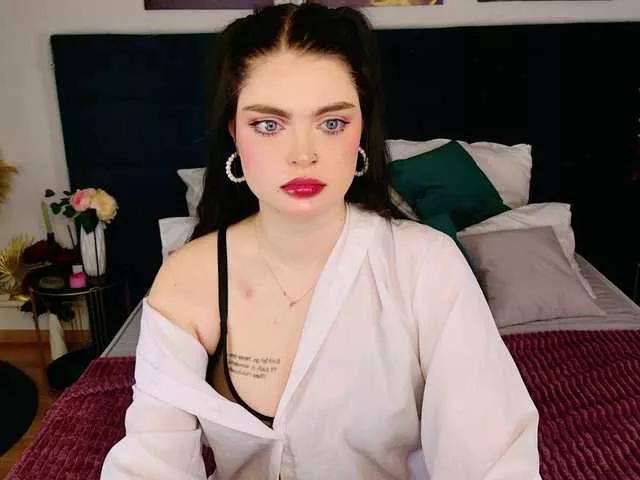 Discover our girls online shows and discover the company of countless livestreamers, with stunning shapes, sex toys and more.