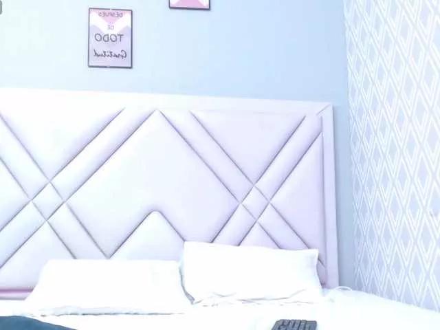 Discover our girls online shows and discover the company of countless livestreamers, with stunning shapes, sex toys and more.