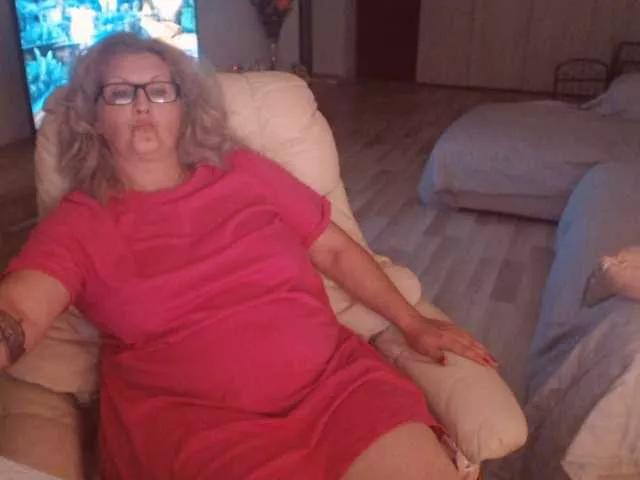 DivineBlond from BongaCams