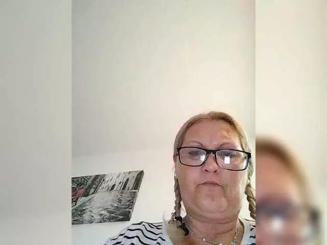 DivineBlond from BongaCams