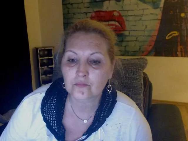 DivineBlond from BongaCams