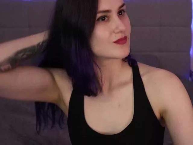 Discover our girls online shows and discover the company of countless livestreamers, with stunning shapes, sex toys and more.