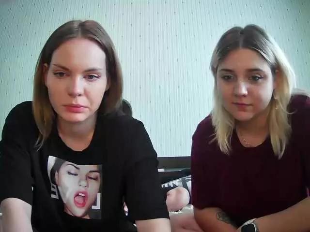 DivineTrio from BongaCams