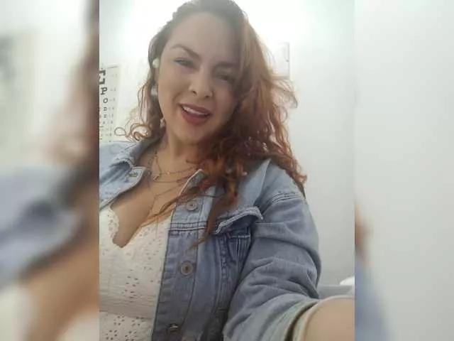 Discover our girls online shows and discover the company of countless livestreamers, with stunning shapes, sex toys and more.
