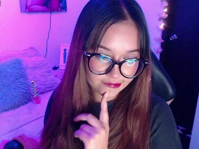 Discover our girls online shows and discover the company of countless livestreamers, with stunning shapes, sex toys and more.