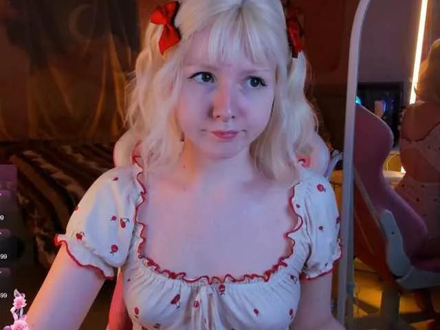 Discover our girls online shows and discover the company of countless livestreamers, with stunning shapes, sex toys and more.