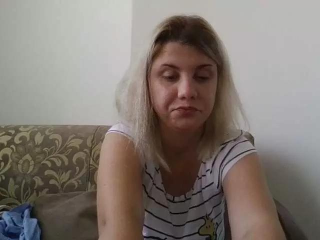 Dollye from BongaCams