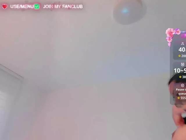 Discover our girls online shows and discover the company of countless livestreamers, with stunning shapes, sex toys and more.