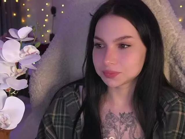 Discover our girls online shows and discover the company of countless livestreamers, with stunning shapes, sex toys and more.