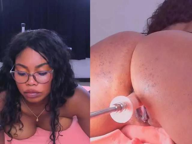 Discover our girls online shows and discover the company of countless livestreamers, with stunning shapes, sex toys and more.