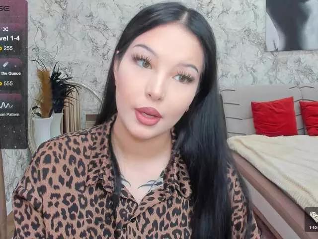 Discover our girls online shows and discover the company of countless livestreamers, with stunning shapes, sex toys and more.