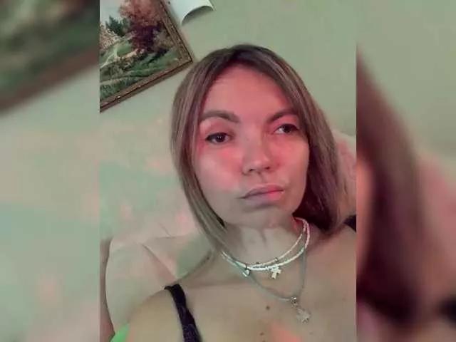 Discover our girls online shows and discover the company of countless livestreamers, with stunning shapes, sex toys and more.